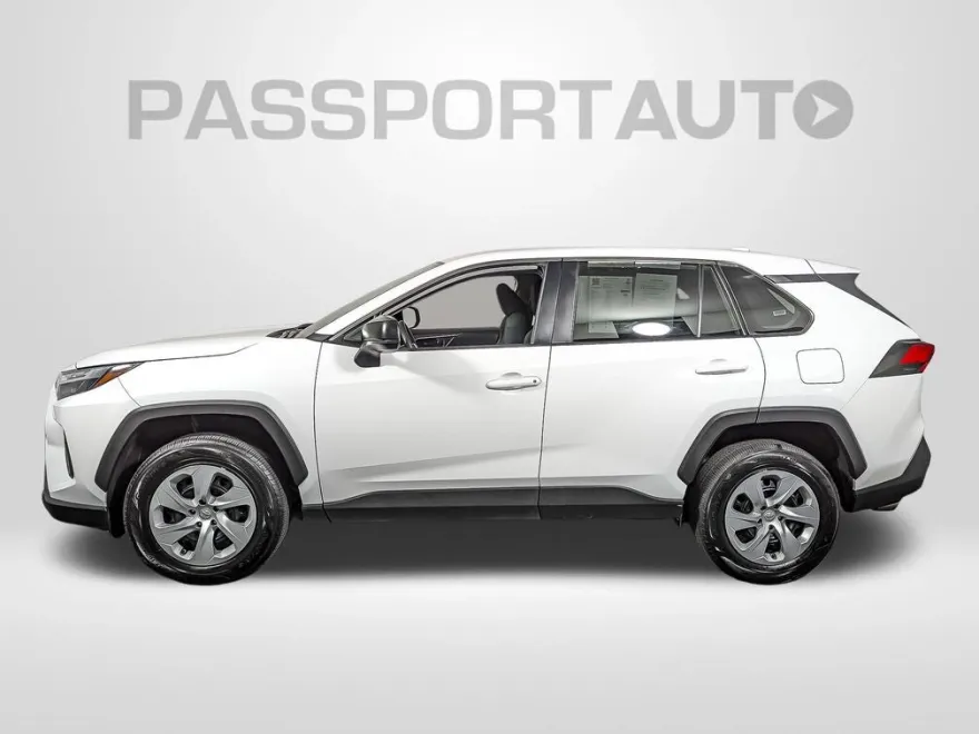 2024 Toyota RAV4 LE photo 1
