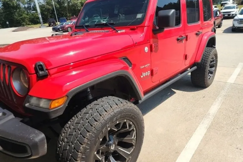 2021 Jeep Wrangler Unlimited Sahara photo 1