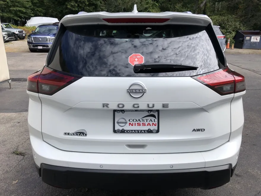 2026 Nissan Rogue SV photo 1