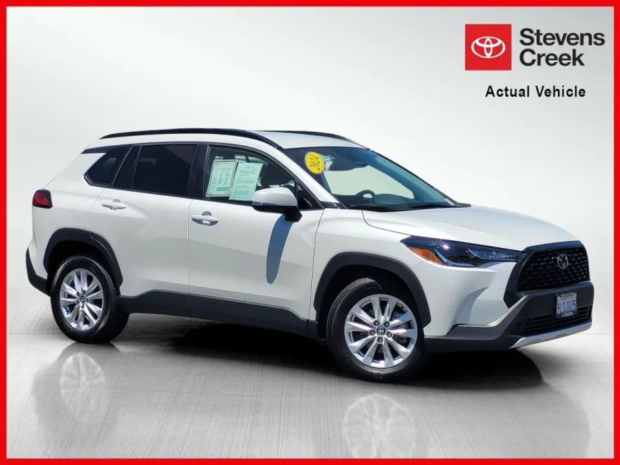 2024 Toyota Corolla Cross LE photo 1