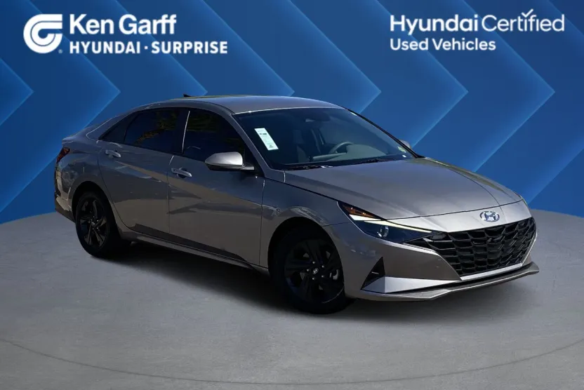 2023 Hyundai Elantra SEL photo 1