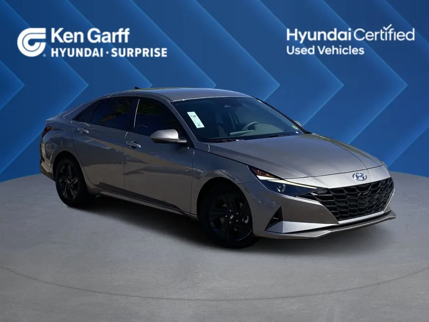 2023 Hyundai Elantra SEL photo 1