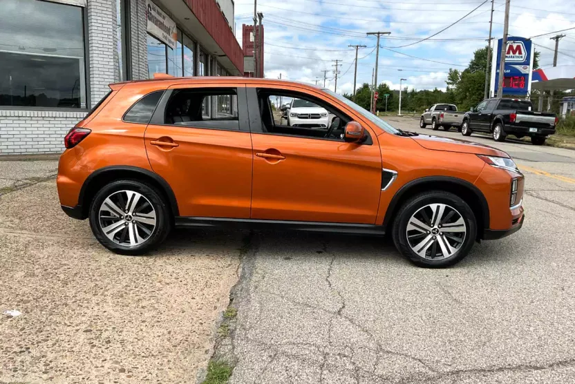 2023 Mitsubishi Outlander Sport ES photo 1