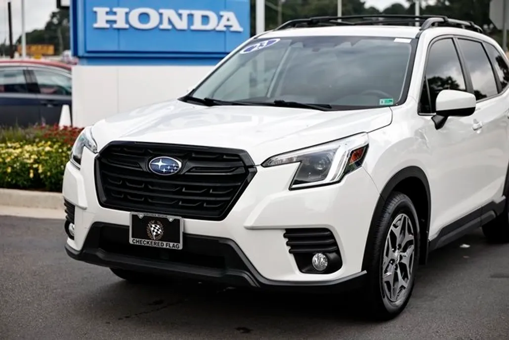 2023 Subaru Forester Premium photo 1