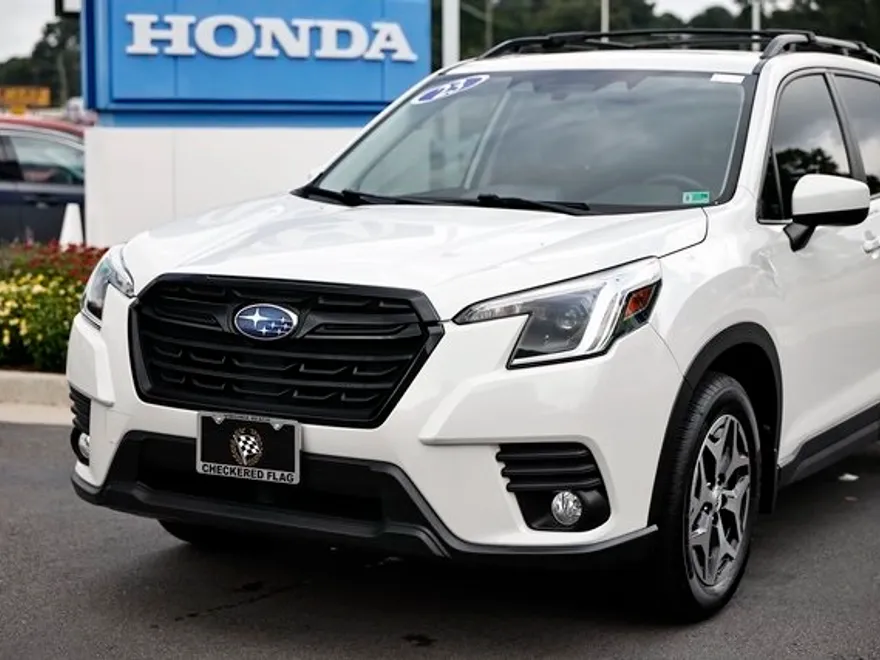 2023 Subaru Forester Premium photo 1