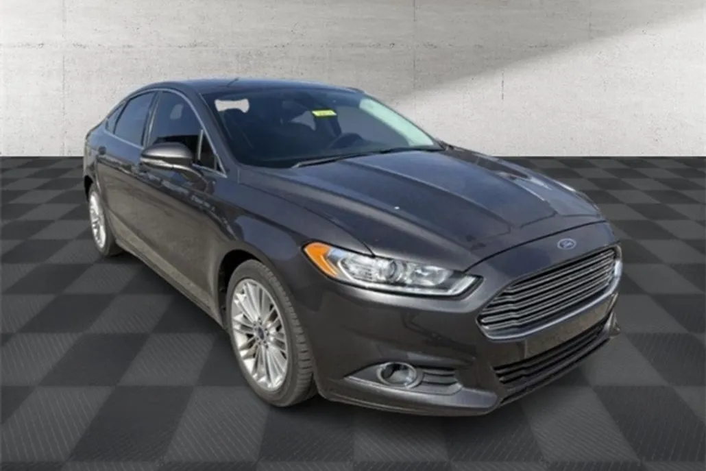 2016 Ford Fusion SE photo 1