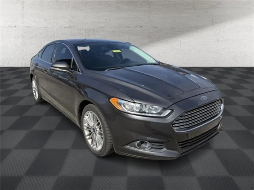 2016 Ford Fusion SE photo 1