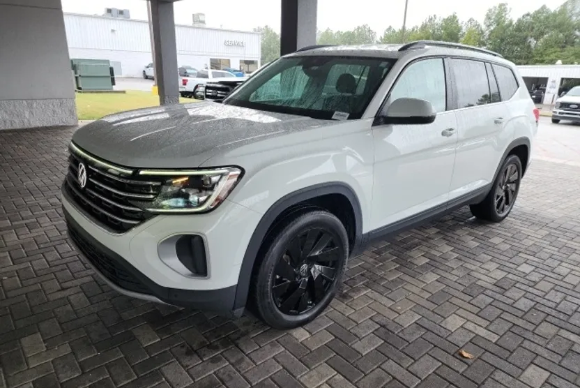 2024 Volkswagen Atlas SE Technology photo 1