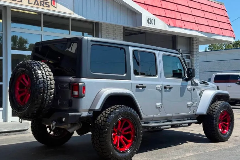 2019 Jeep Wrangler Unlimited Sahara photo 1