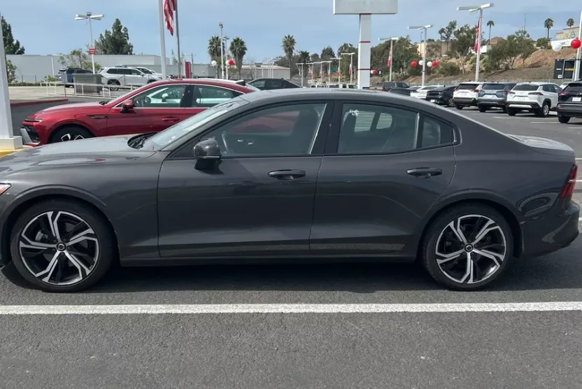 2024 Volvo S60 B5 Plus photo 1