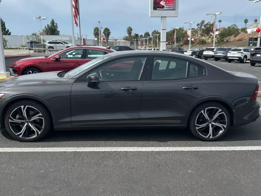 2024 Volvo S60 B5 Plus photo 1