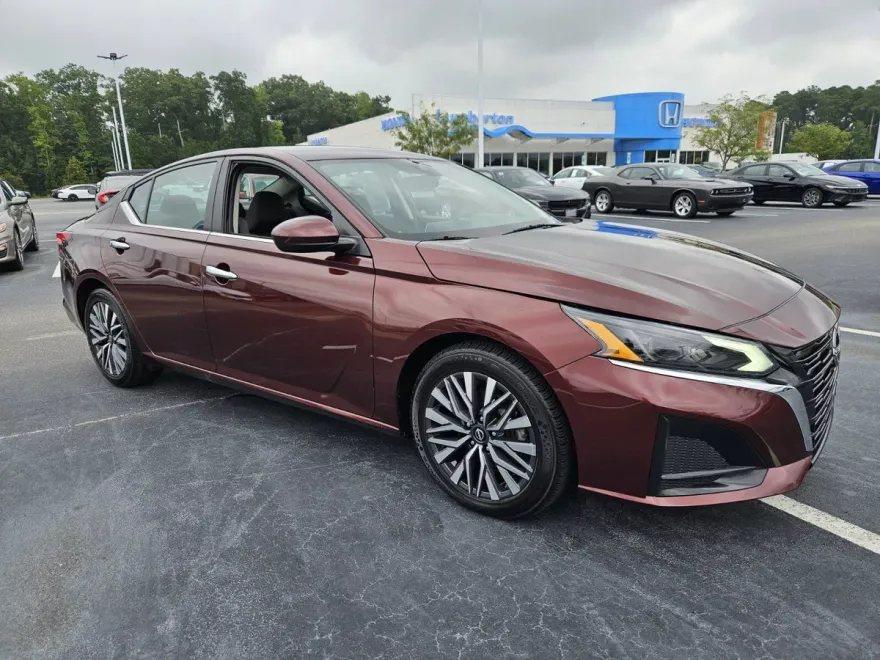 2023 Nissan Altima 2.5 SV photo 1