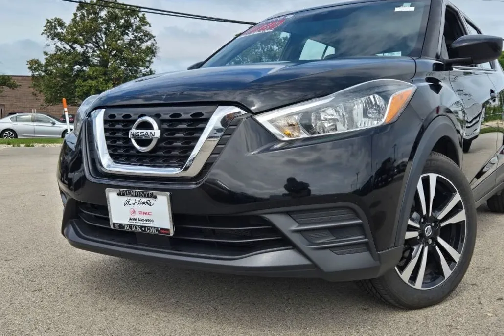 2020 Nissan Kicks SV photo 1