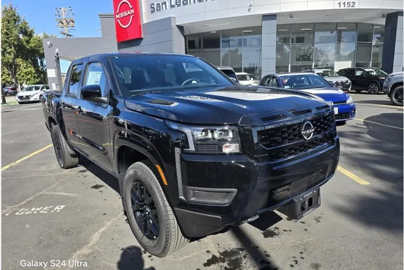 2026 Nissan Frontier Crew Cab SV photo 1