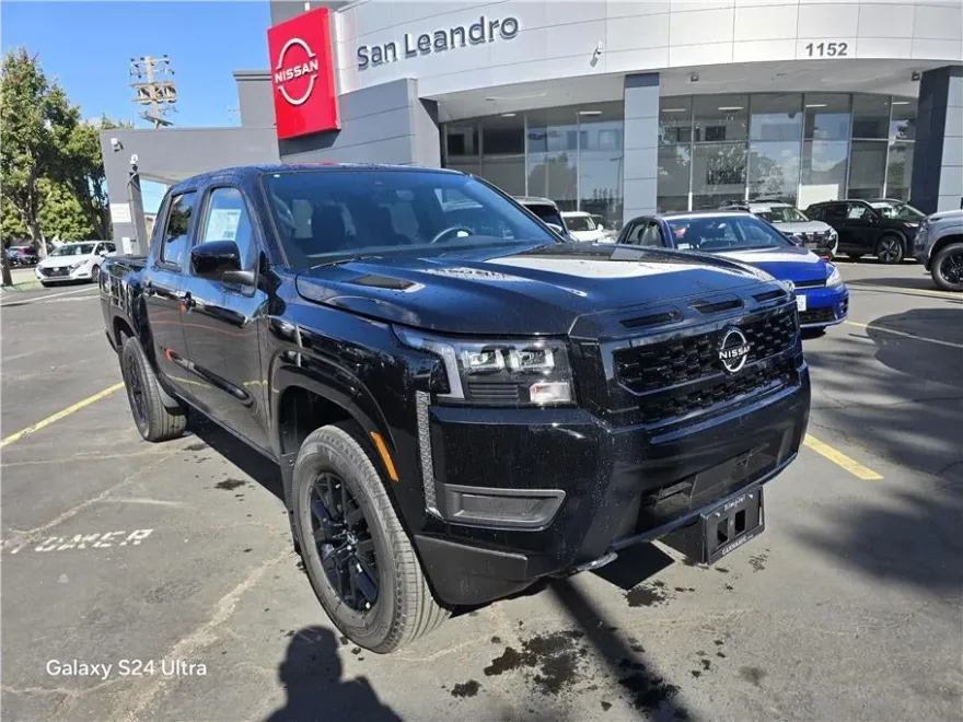 2026 Nissan Frontier Crew Cab SV photo 1