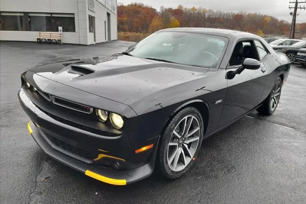 2023 Dodge Challenger R/T photo 1