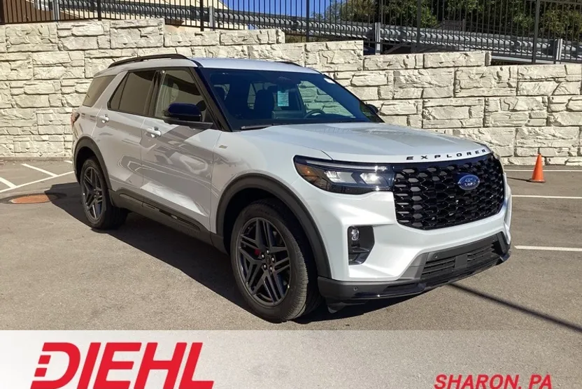2026 Ford Explorer ST-Line photo 1