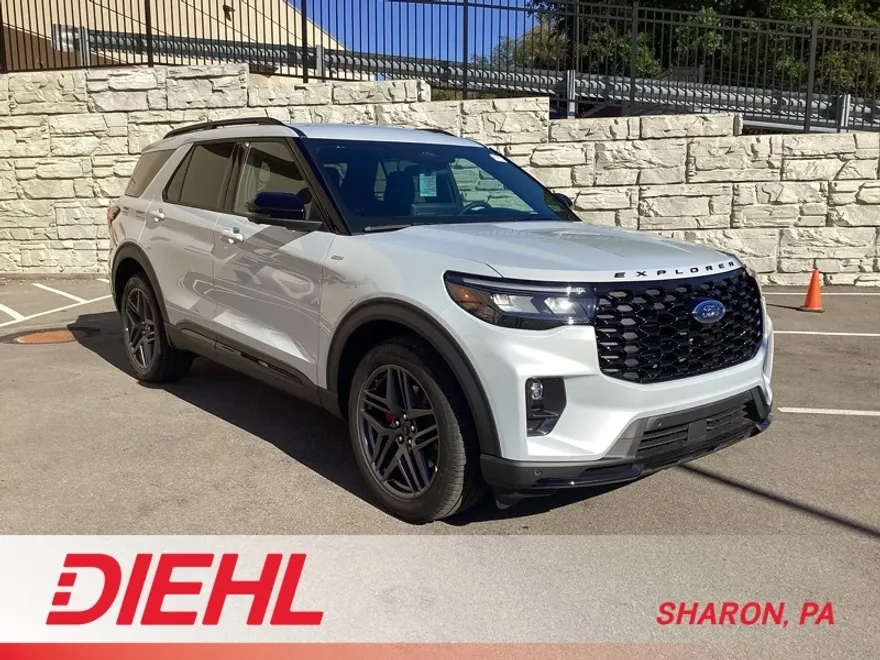 2026 Ford Explorer ST-Line photo 1