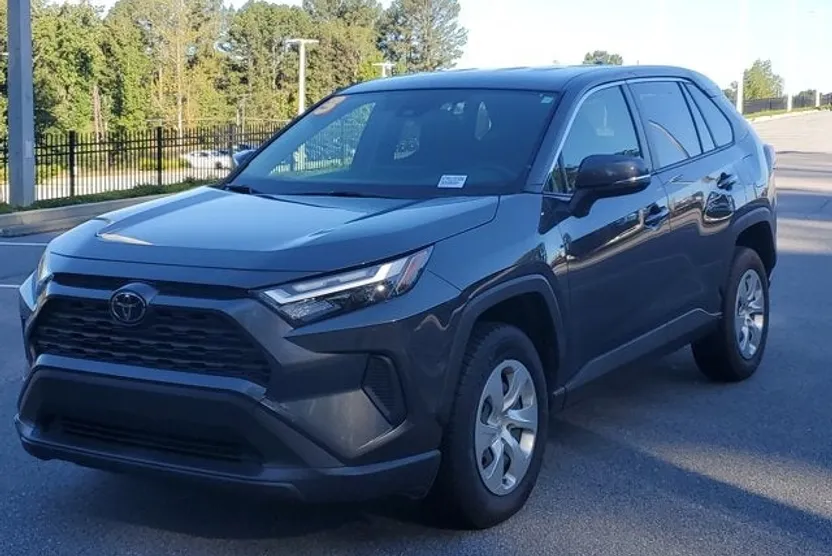2023 Toyota RAV4 LE photo 1