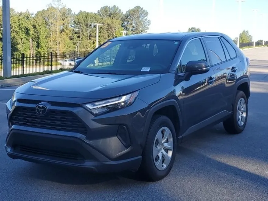 2023 Toyota RAV4 LE photo 1