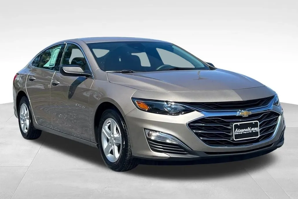 2023 Chevrolet Malibu LS photo 1