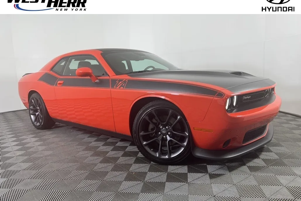 2023 Dodge Challenger R/T photo 1