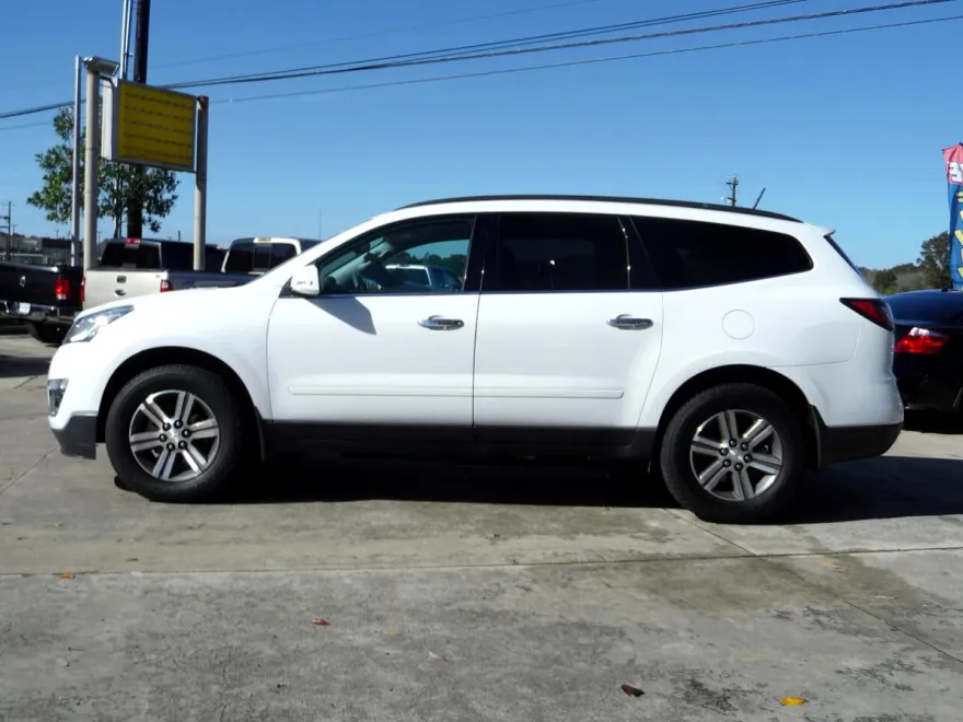 2017 Chevrolet Traverse 1LT photo 1
