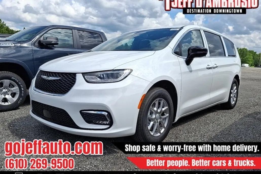 2026 Chrysler Pacifica photo 1