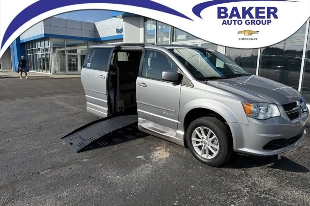 2016 Dodge Grand Caravan SXT photo 1