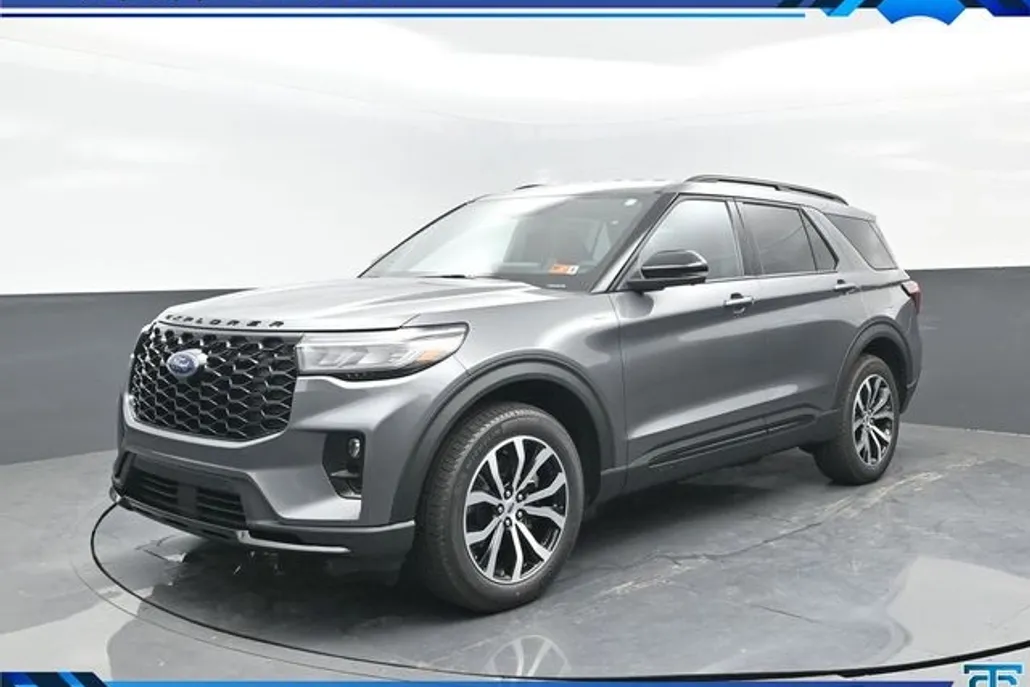 2025 Ford Explorer ST-Line photo 1
