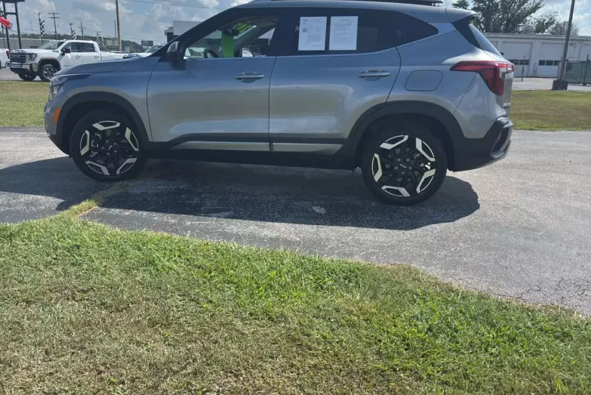 2024 Kia Seltos SX photo 1