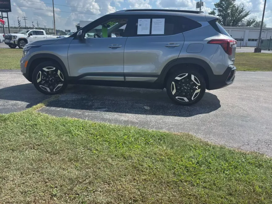 2024 Kia Seltos SX photo 1