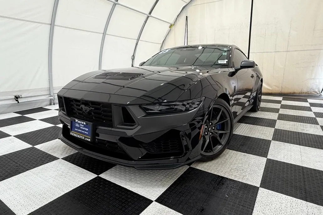 2025 Ford Mustang Dark Horse photo 1