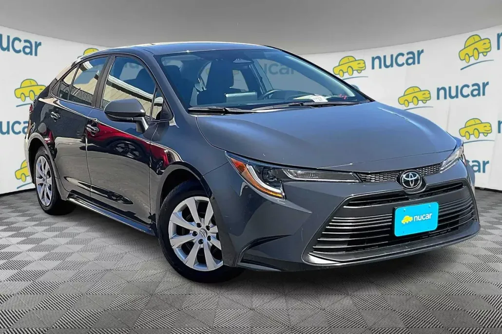 2023 Toyota Corolla LE photo 1