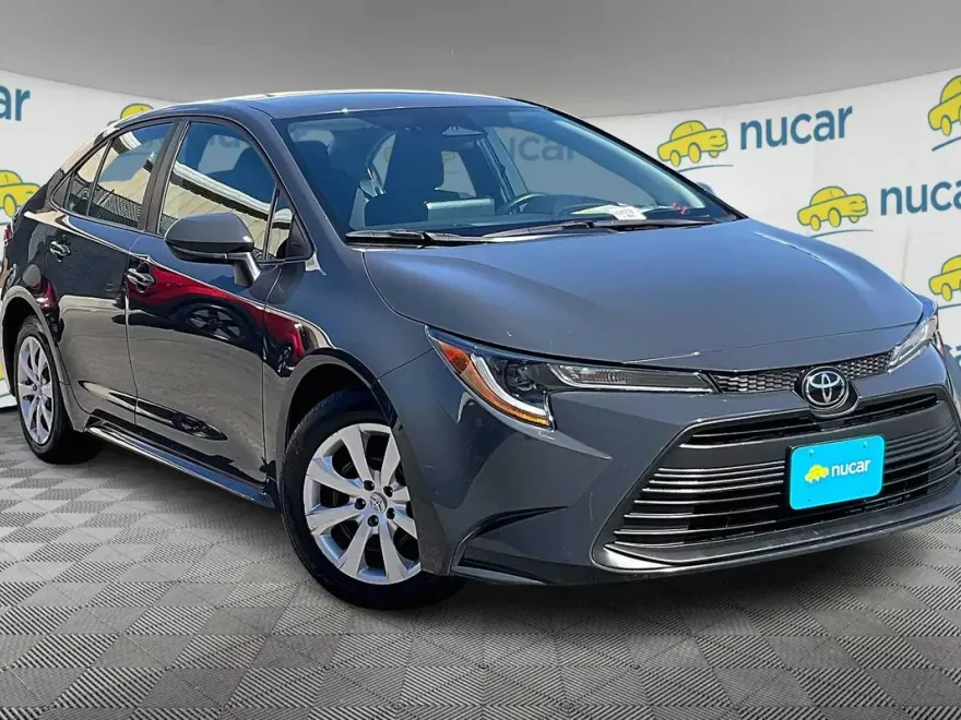 2023 Toyota Corolla LE photo 1