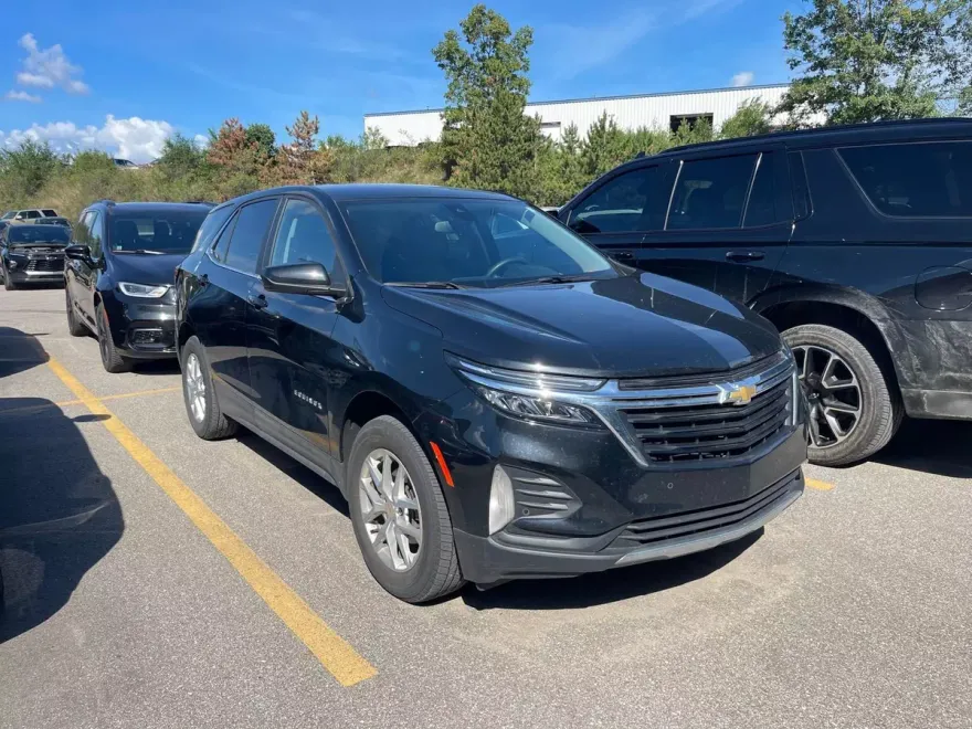 2023 Chevrolet Equinox LT photo 1