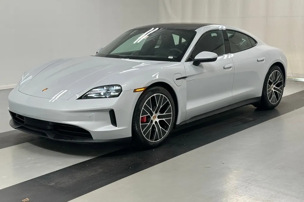 2025 Porsche Taycan 4S photo 1