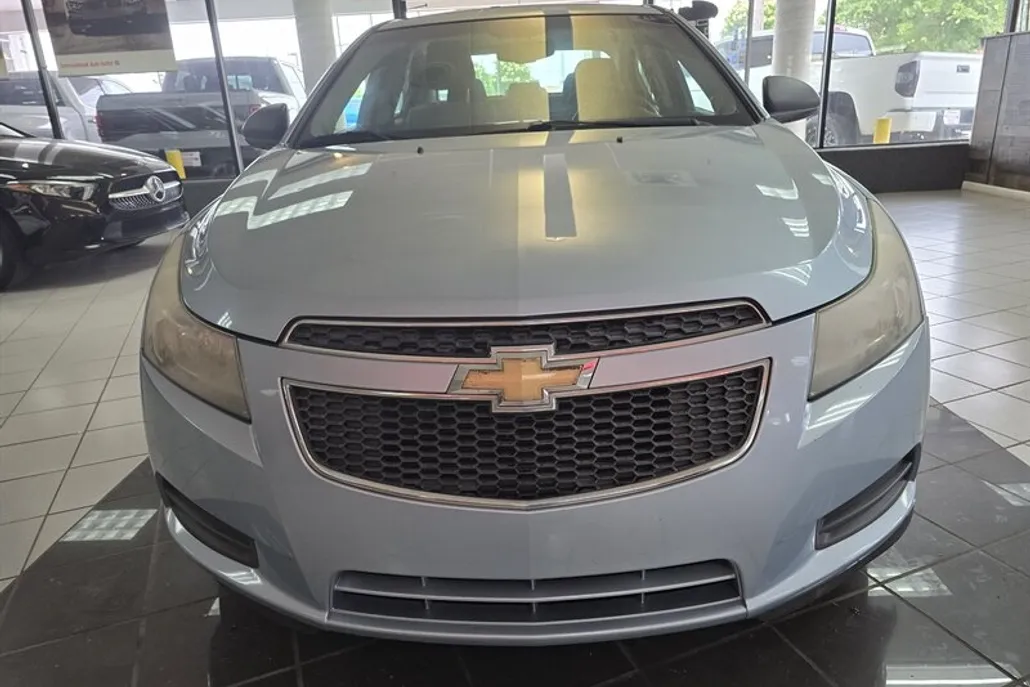 2011 Chevrolet Cruze LS photo 1