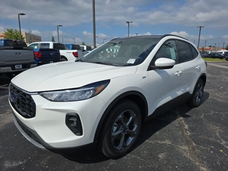 2025 Ford Escape Hybrid ST-Line Select photo 1