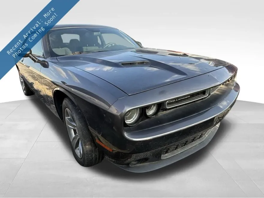 2015 Dodge Challenger SXT photo 1