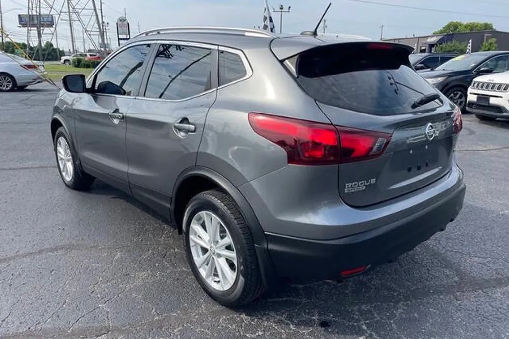 2018 Nissan Rogue Sport S photo 1
