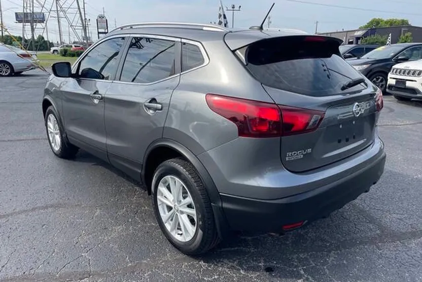 2018 Nissan Rogue Sport S photo 1