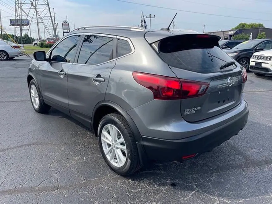 2018 Nissan Rogue Sport S photo 1