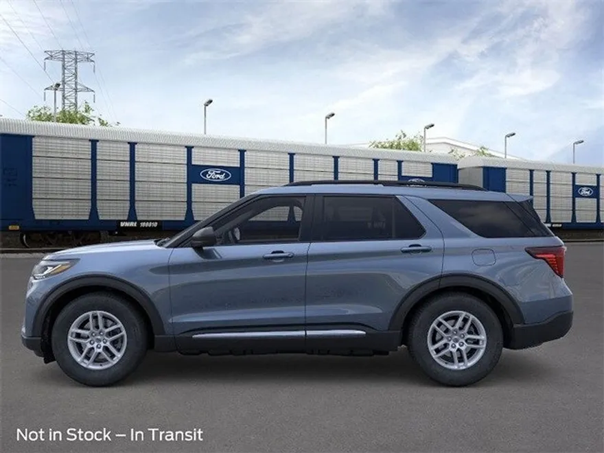2025 Ford Explorer photo 1