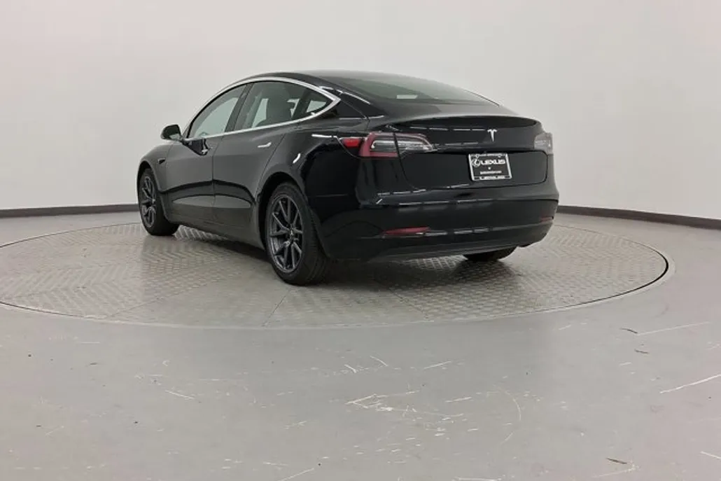 2020 Tesla Model 3 Standard Range photo 1