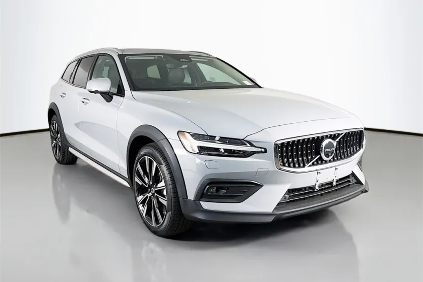 2026 Volvo V60 Cross Country B5 photo 1