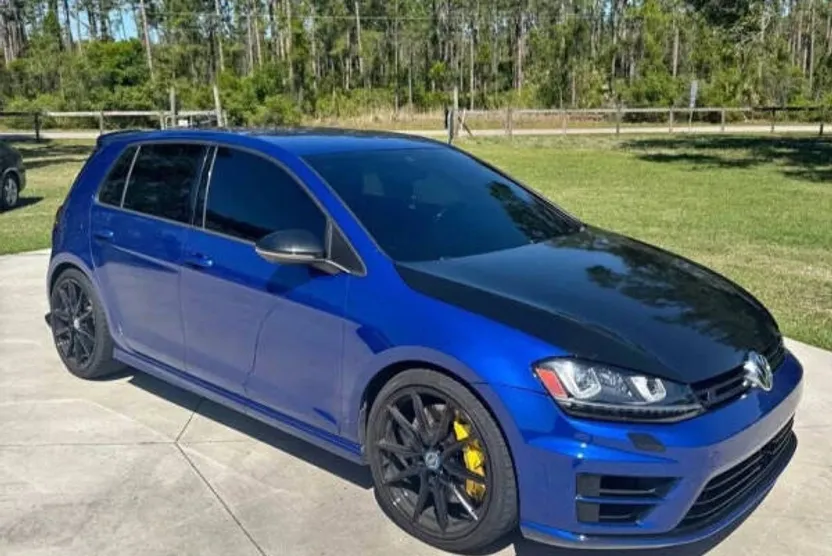 2017 Volkswagen Golf R 4Motion photo 1