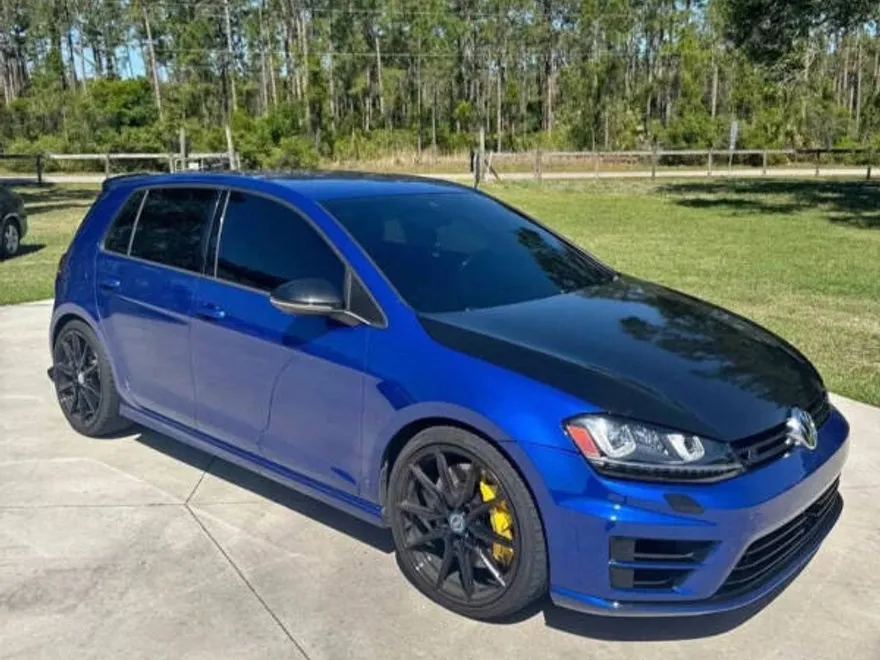 2017 Volkswagen Golf R 4Motion photo 1