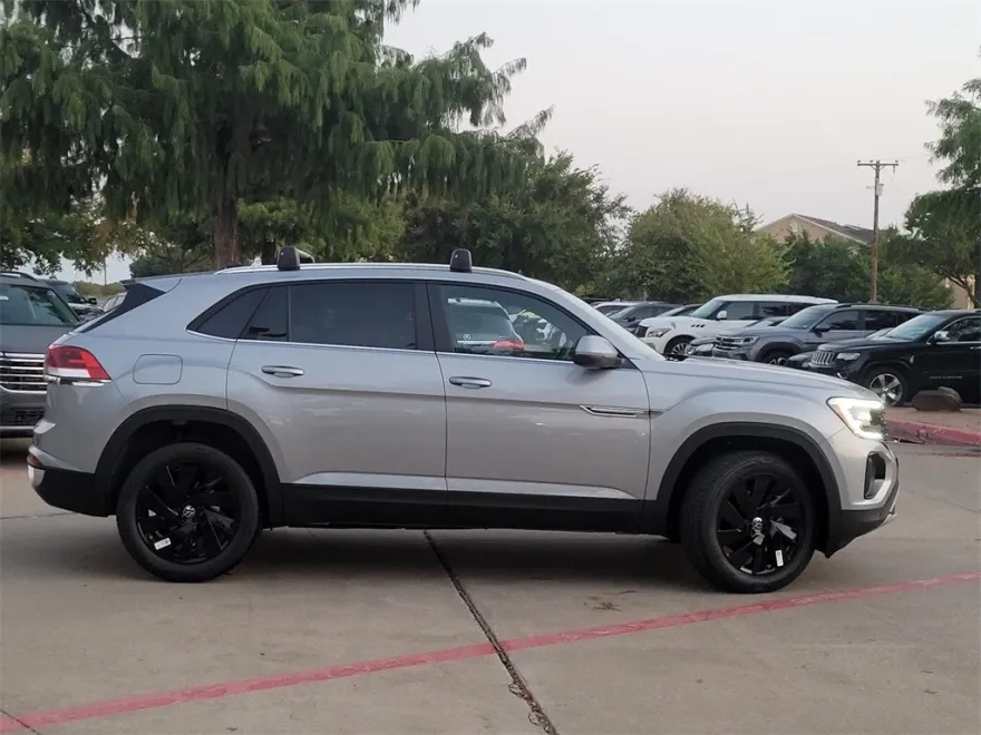 2026 Volkswagen Atlas Cross Sport SE Technology photo 1