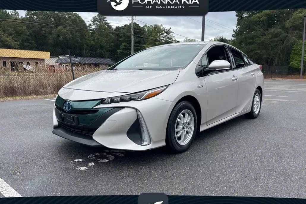 2017 Toyota Prius Prime Premium photo 1